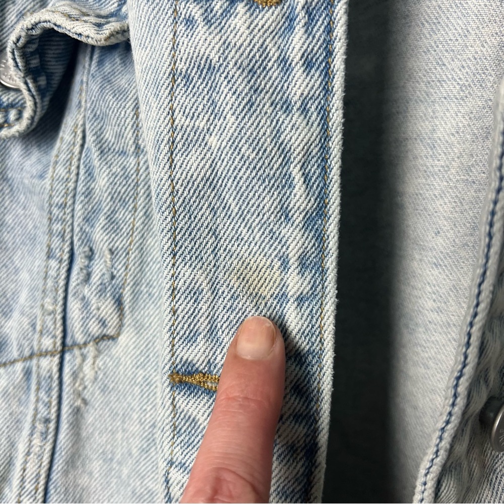 Wild Fable Women’s Oversized Distressed Acid Wash Denim Jacket Light Blue Sz XXL - Picture 5 of 5